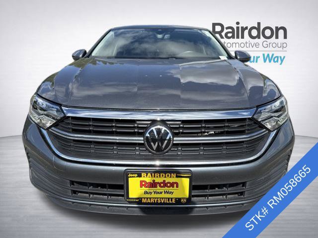 Used 2024 Volkswagen Jetta SE FWD image 2