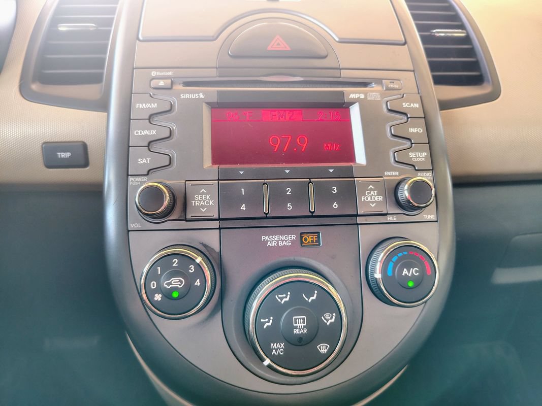 Used 2011 Kia Soul ! FWD image 13