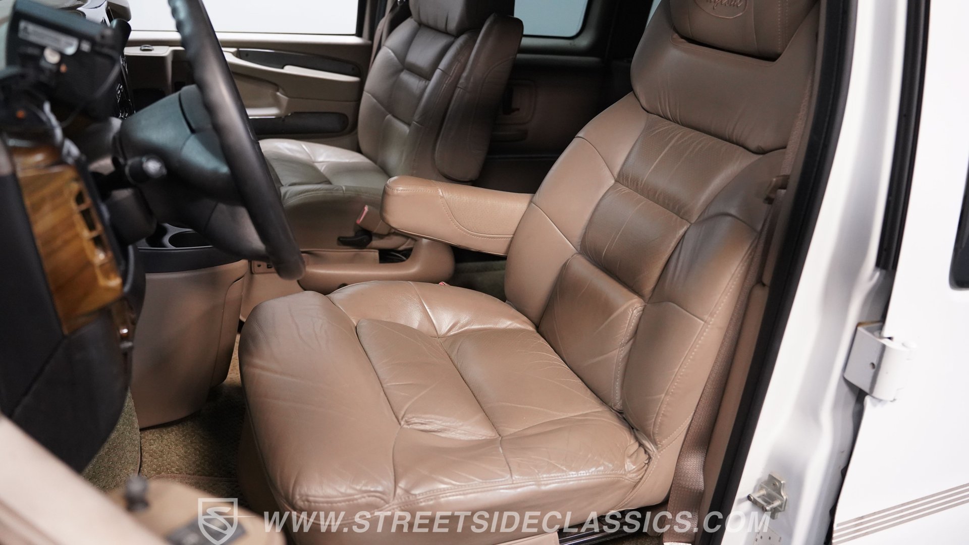 Used 2007 Chevrolet Express 1500 w/ Preferred Equipment Group RWD image 34