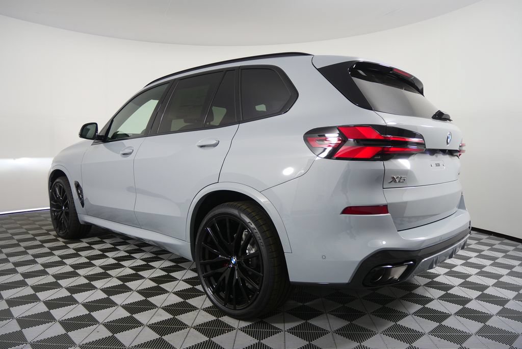 Certified 2026 BMW X5 xDrive40i w/ M Sport Package AWD/4WD image 3
