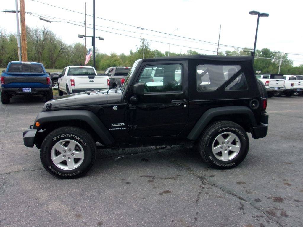 Used 2016 Jeep Wrangler Sport w/ Quick Order Package 24S AWD/4WD image 2