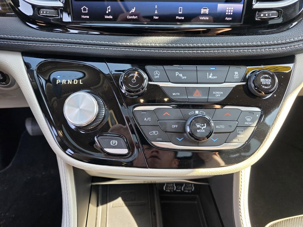 Used 2023 Chrysler Pacifica Limited image 20