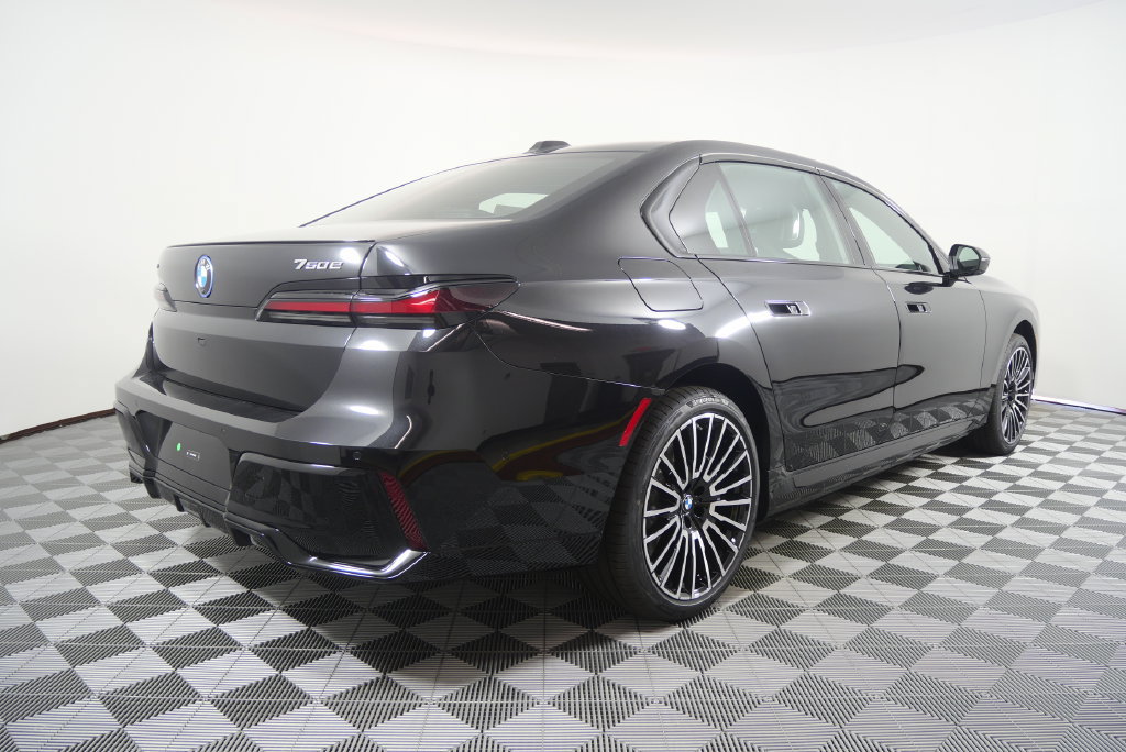 New 2026 BMW 750e xDrive w/ Executive Package AWD/4WD image 4