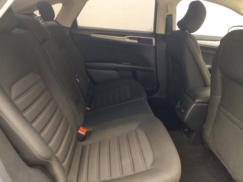 Used 2019 Ford Fusion SE FWD image 19