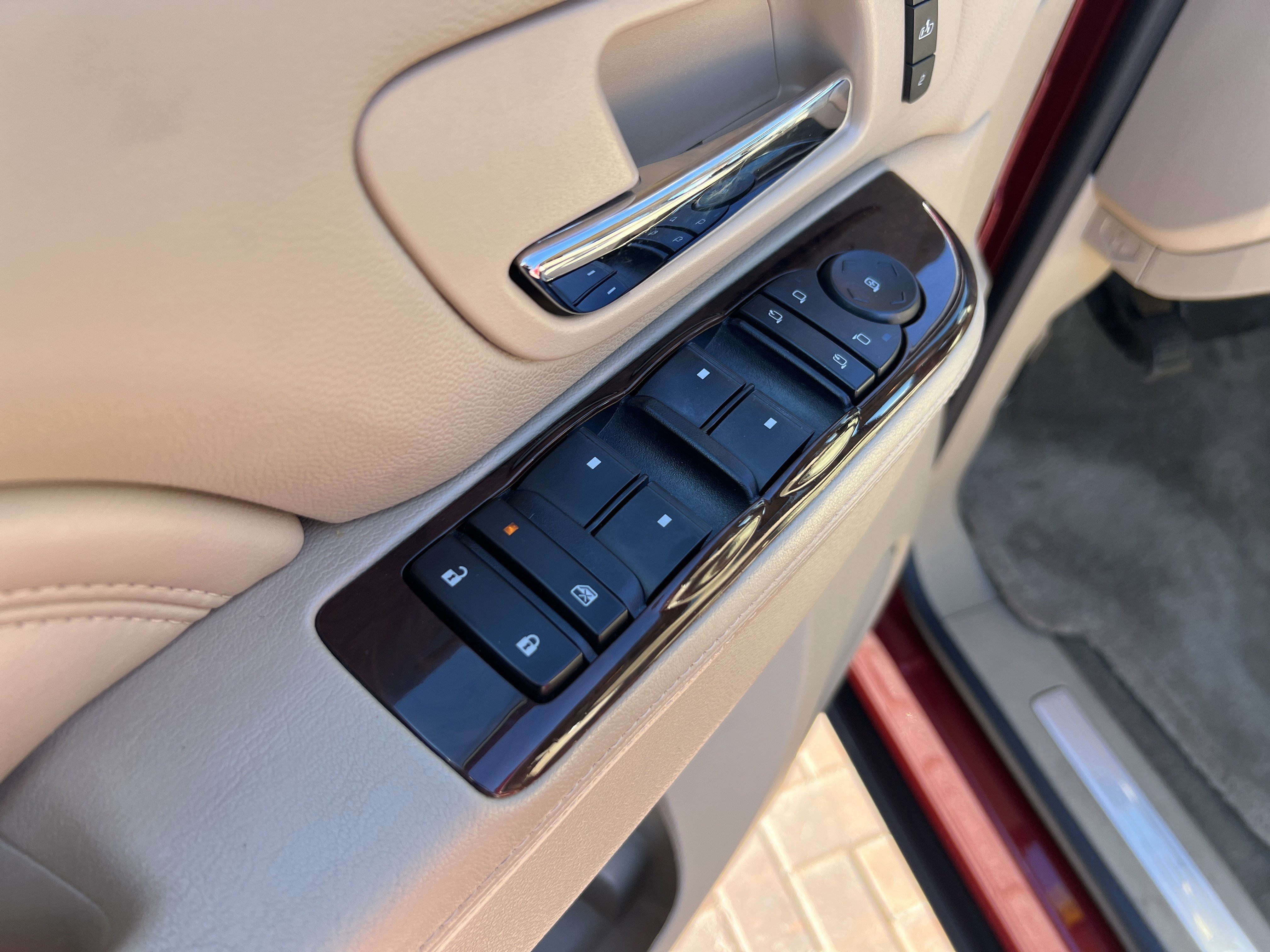 Used 2014 Cadillac Escalade Premium image 15