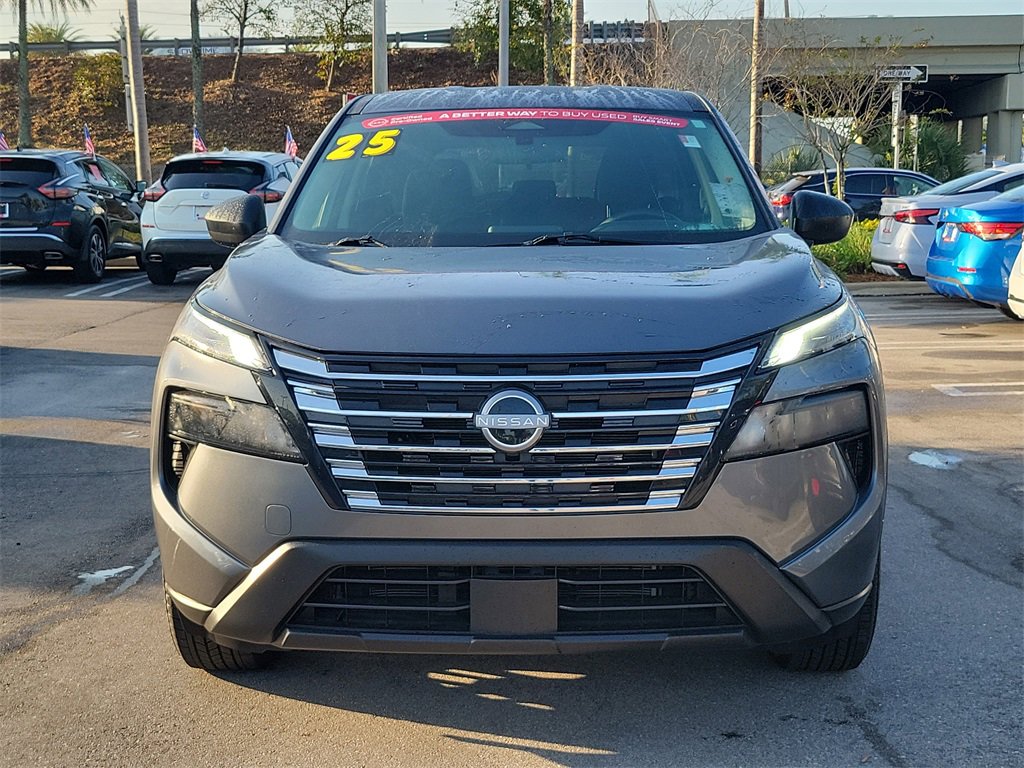 Used 2025 Nissan Rogue S image 2