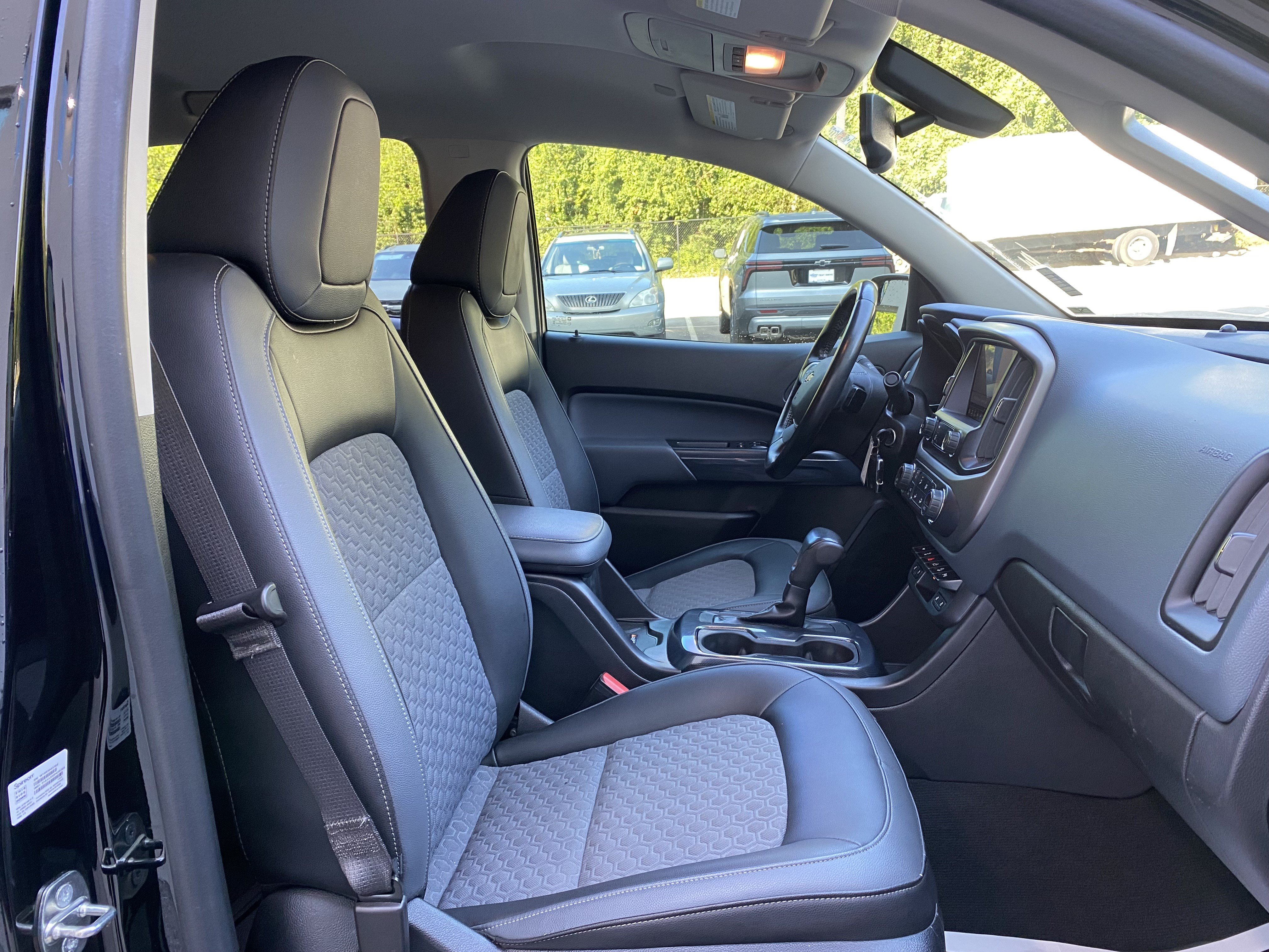 Used 2020 Chevrolet Colorado Z71 RWD image 32