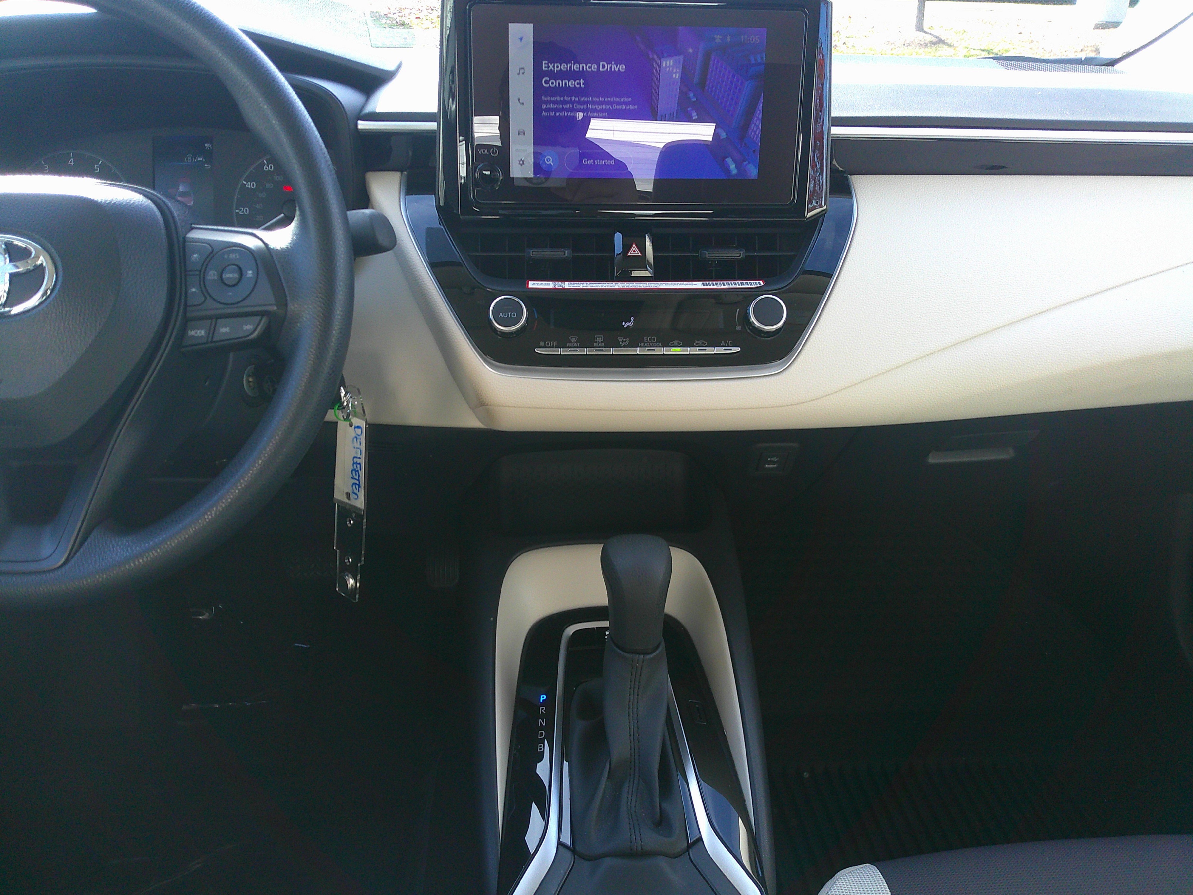 Used 2025 Toyota Corolla LE image 31