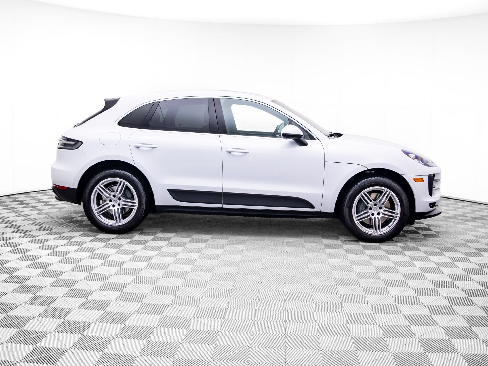 Certified 2021 Porsche Macan S AWD/4WD image 7