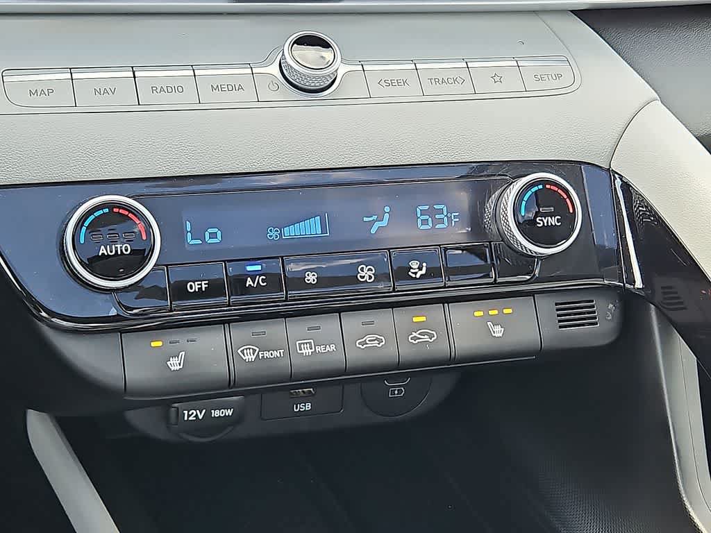 Used 2025 Hyundai Elantra Limited FWD image 15