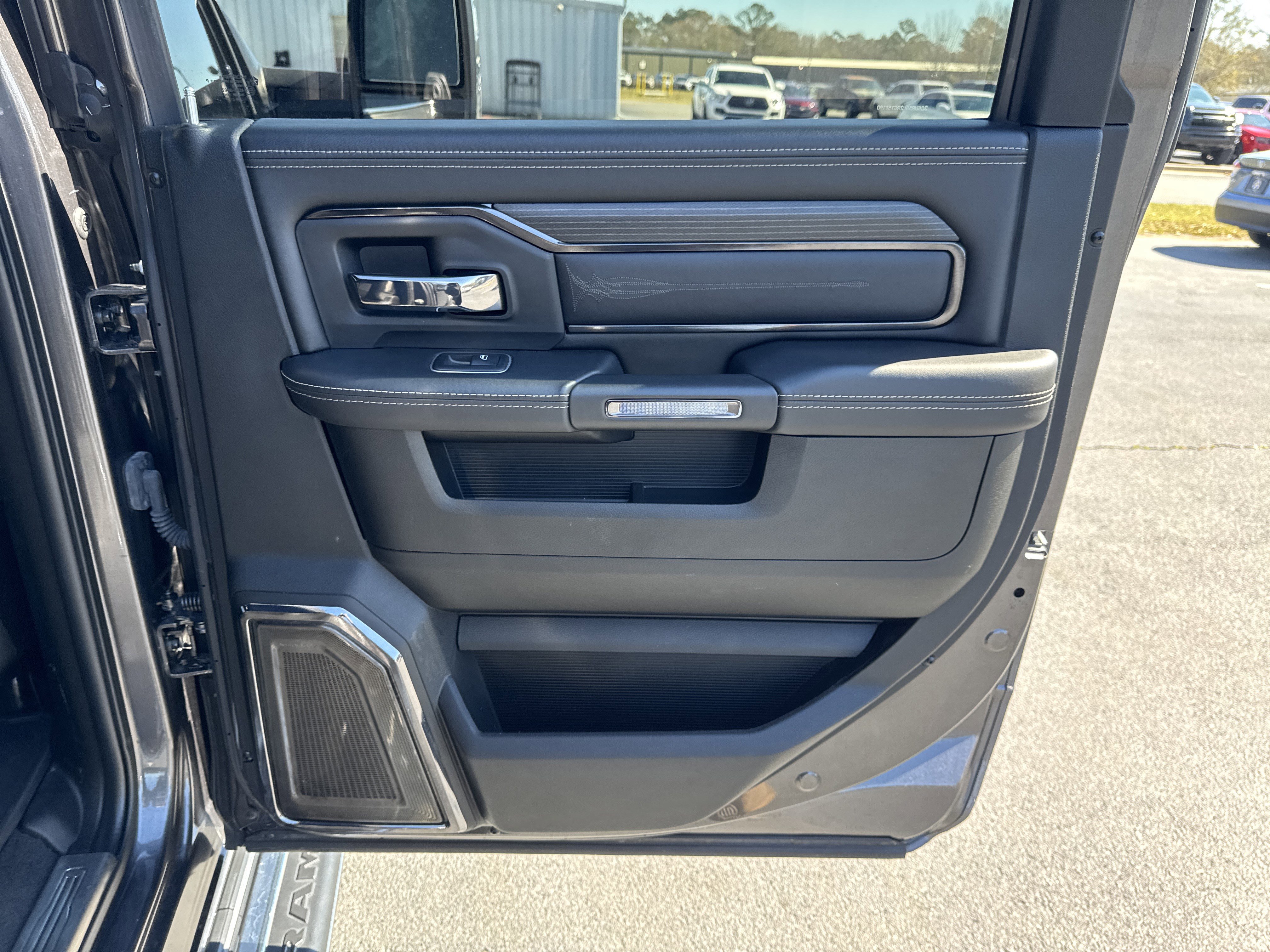 Used 2024 RAM 2500 Limited image 31