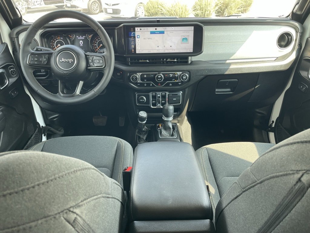 Used 2025 Jeep Gladiator Sport image 14