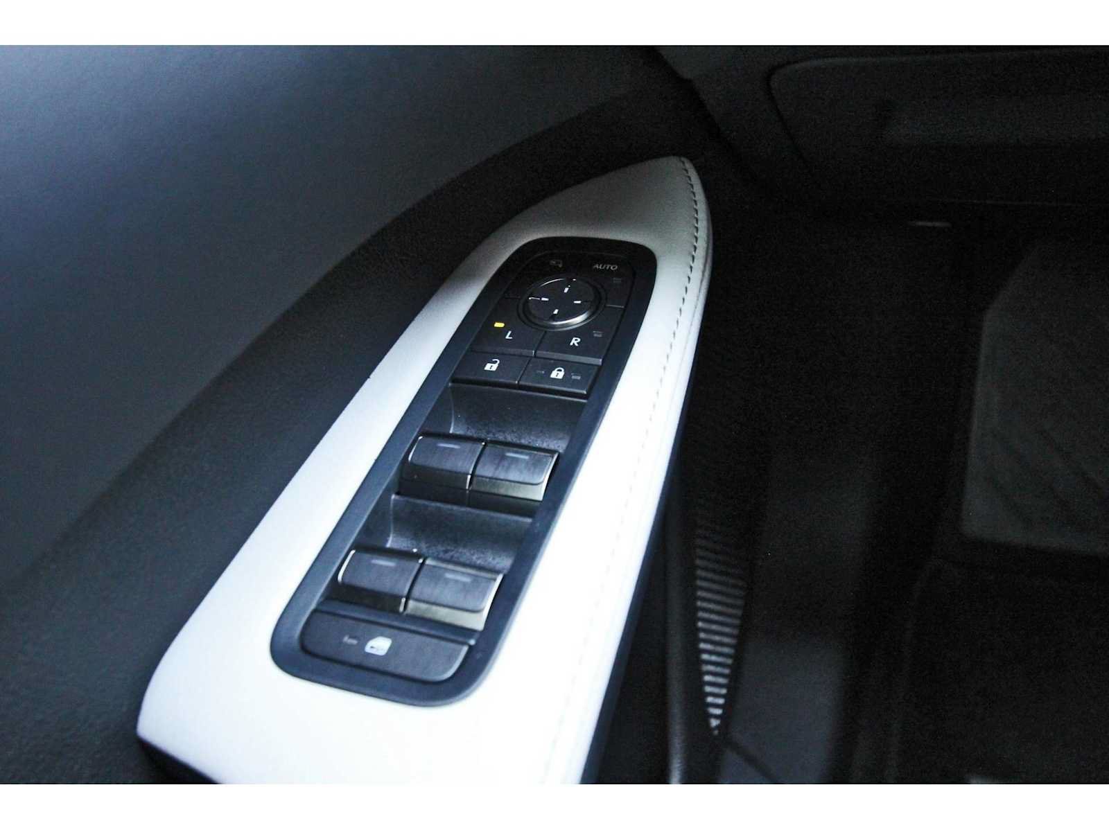 Used 2025 Lexus RX 350 Premium w/ Convenience Package FWD image 19