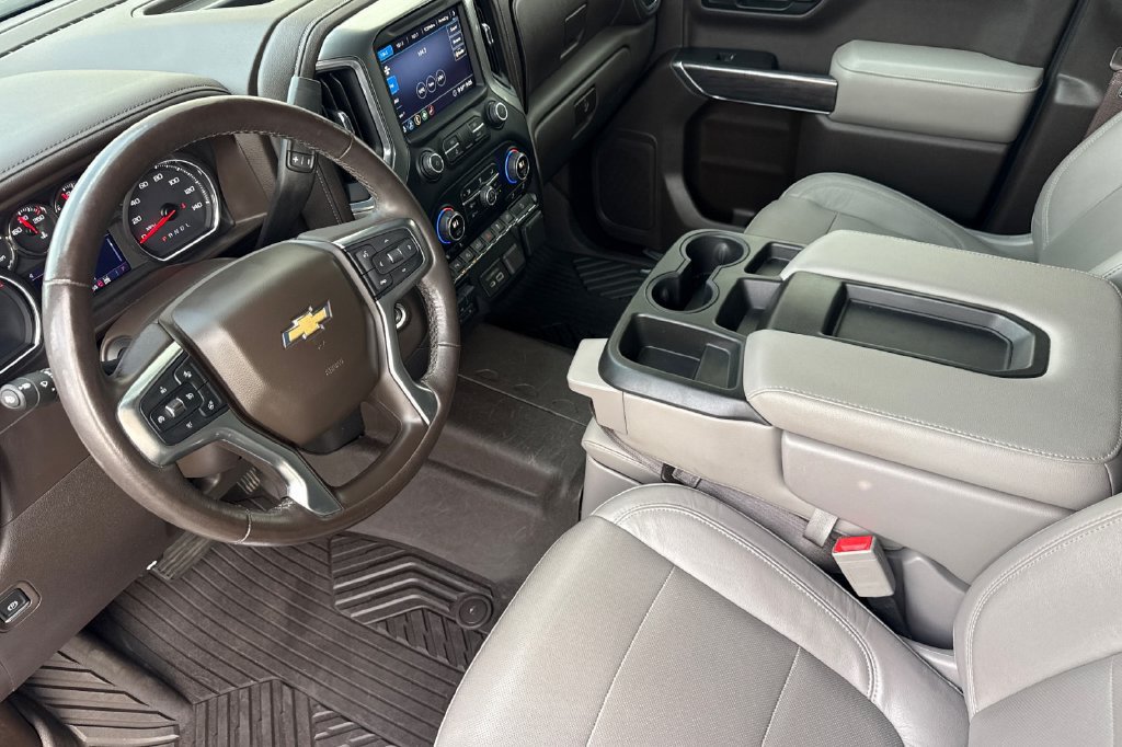Used 2020 Chevrolet Silverado 1500 LTZ AWD/4WD image 4