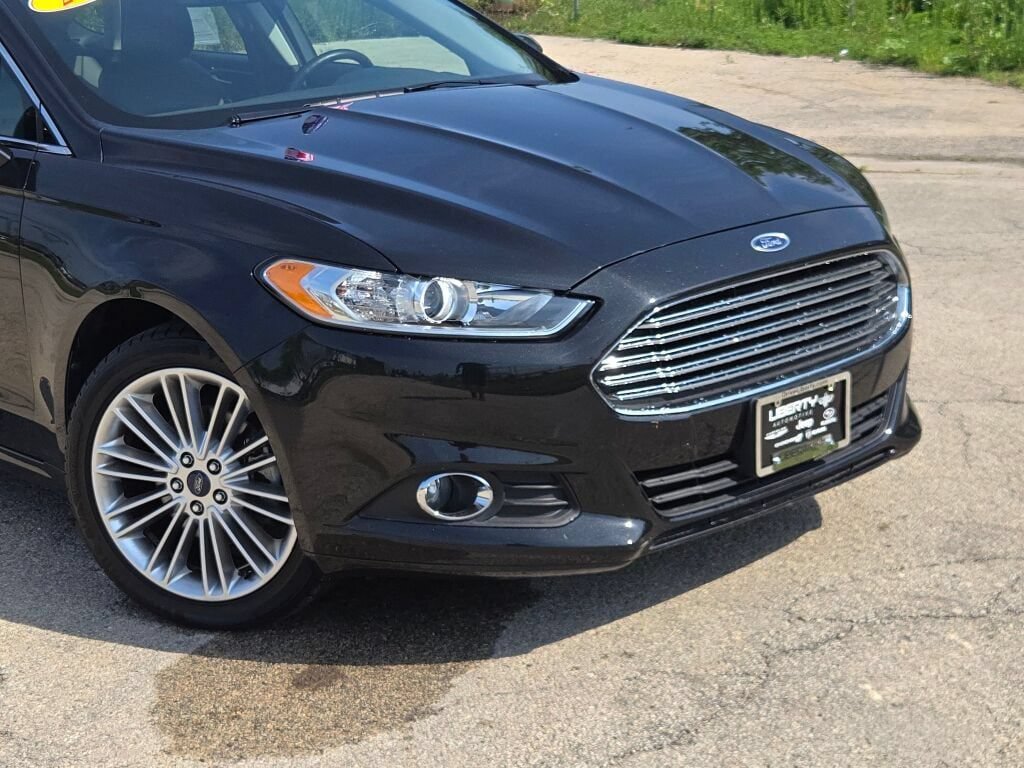 Used 2014 Ford Fusion SE w/ Equipment Group 202A FWD image 2