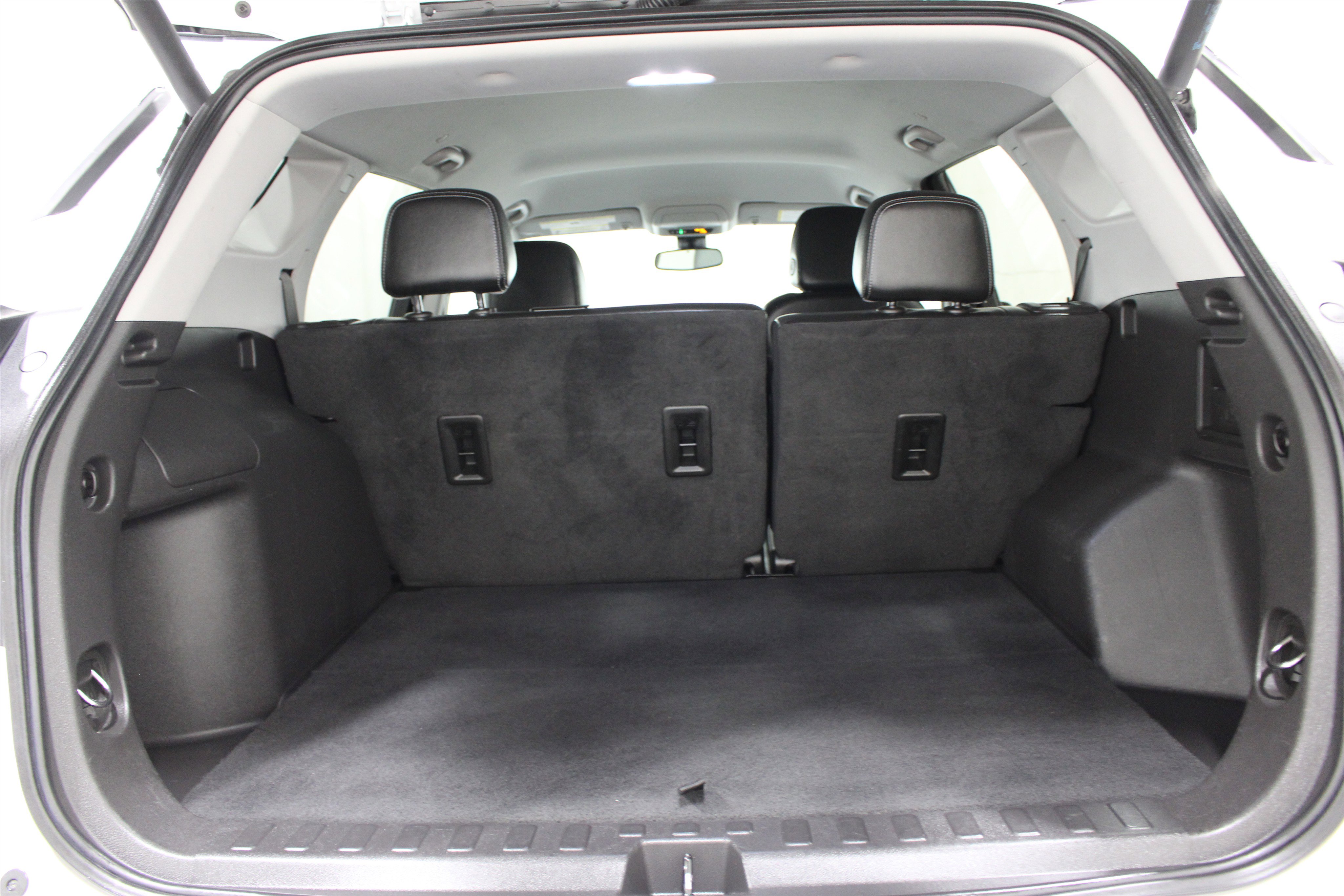 Used 2023 GMC Terrain SLT AWD/4WD image 22