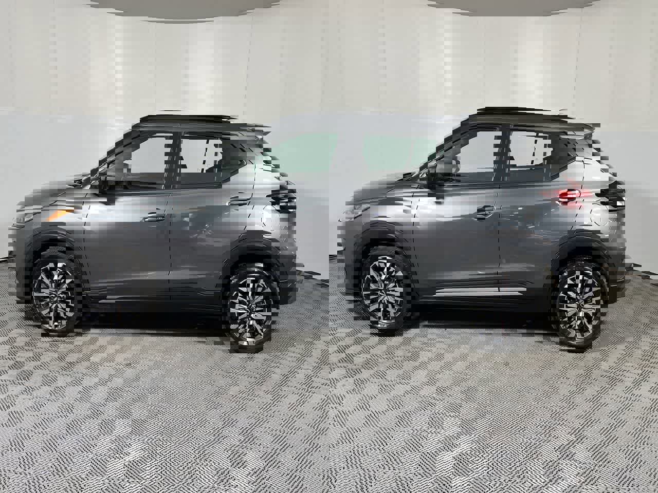 Used 2024 Nissan Kicks SR image 5