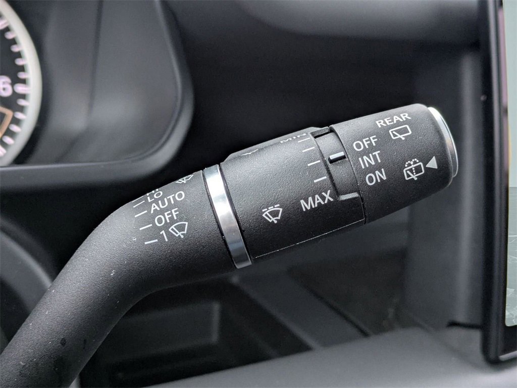 Used 2023 Land Rover Defender 130 X-Dynamic SE image 26