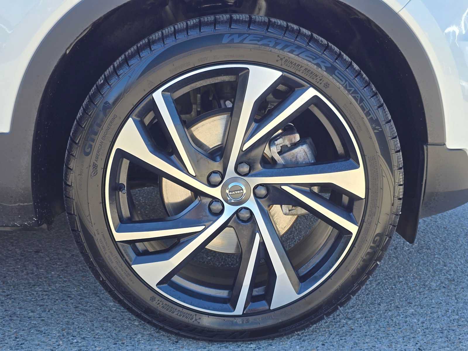 Used 2021 Volvo XC40 T5 R-Design AWD/4WD image 9