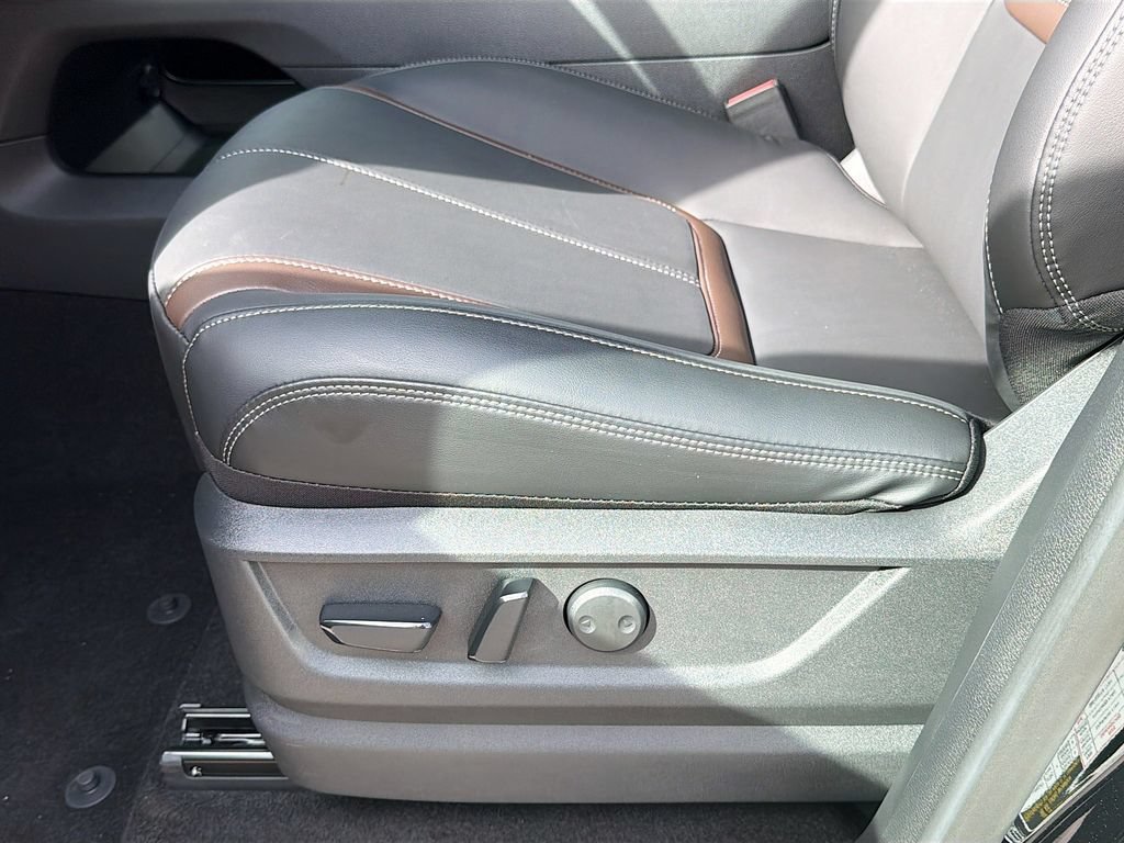 New 2026 Nissan Armada SL w/ Captain's Chari Seat Package RWD image 21