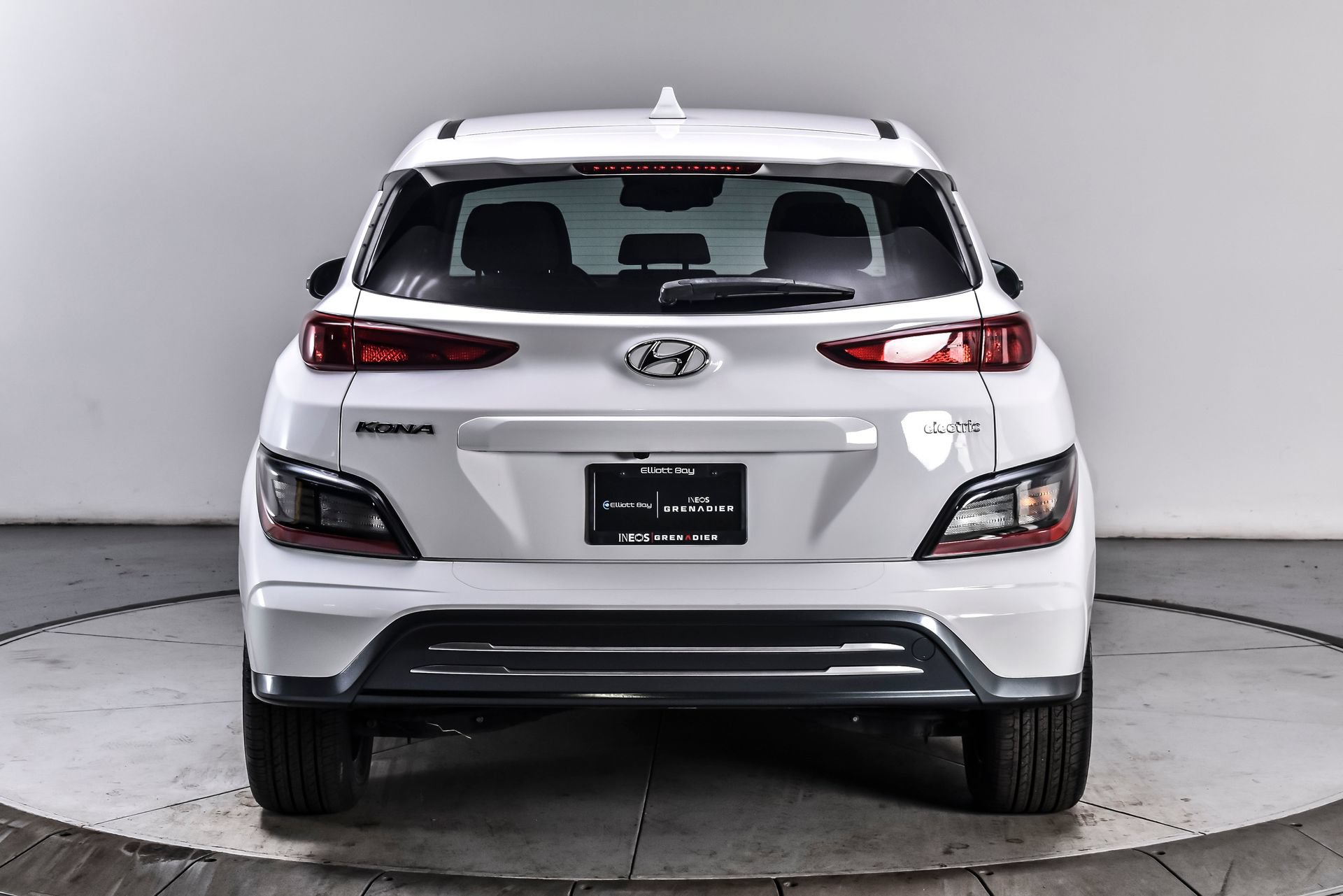 Used 2023 Hyundai Kona SE w/ Cargo Package FWD image 5