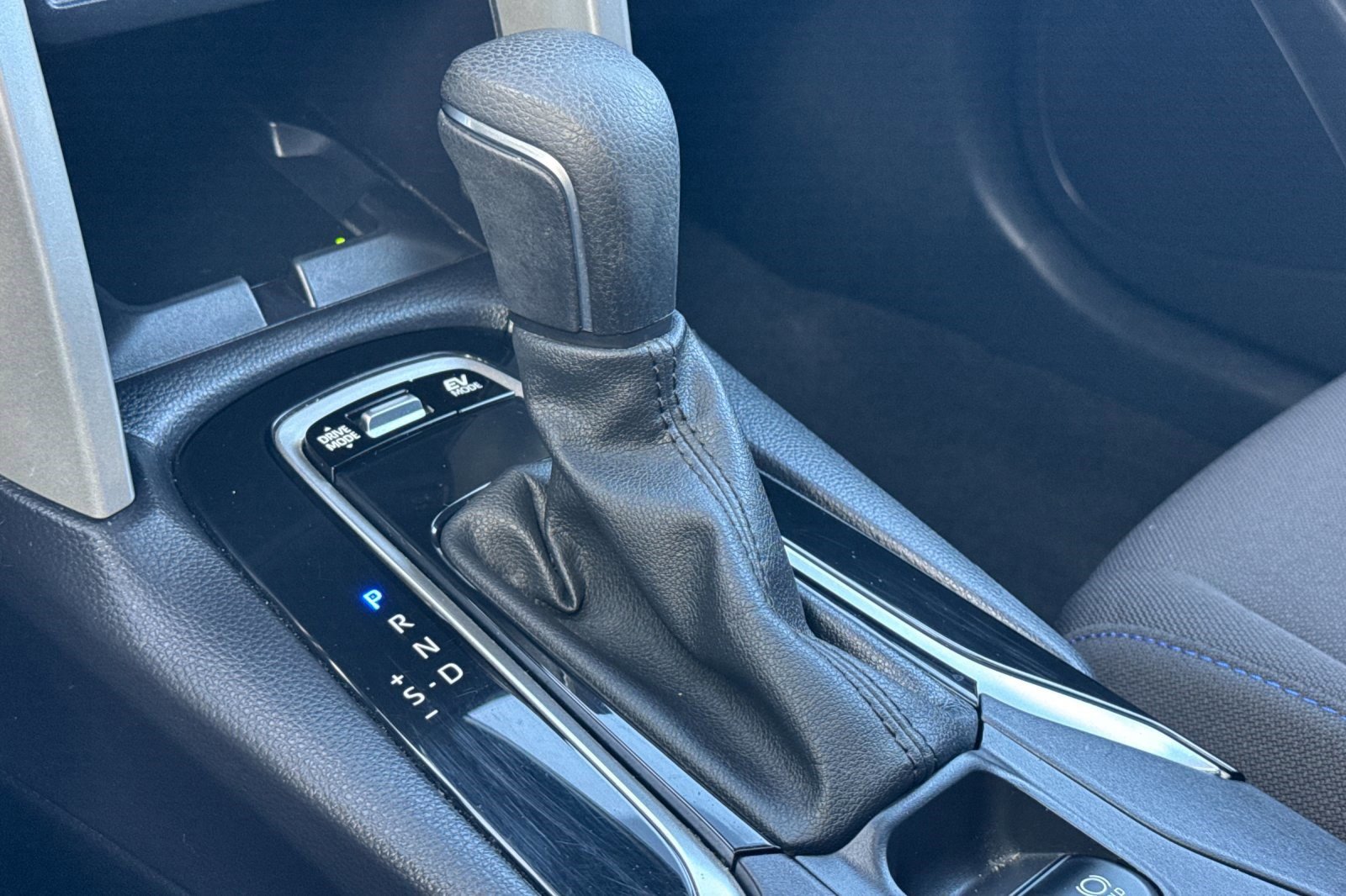 Used 2024 Toyota Corolla Cross SE w/ Moonroof Package image 19