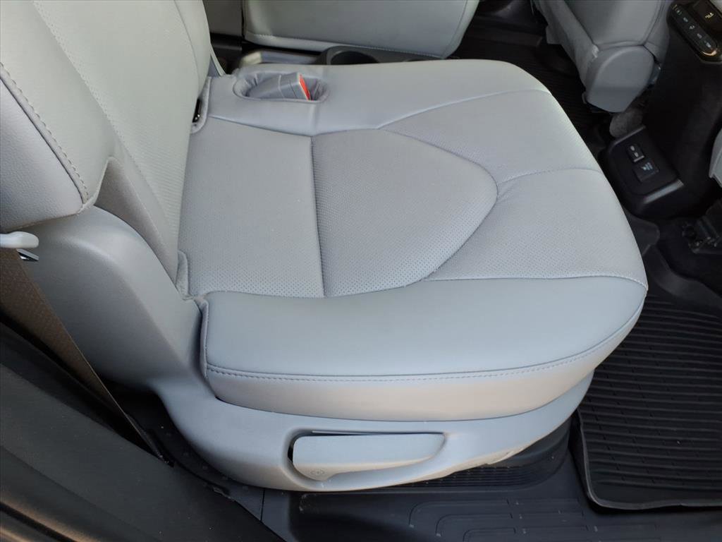 Used 2023 Toyota Highlander Limited image 20