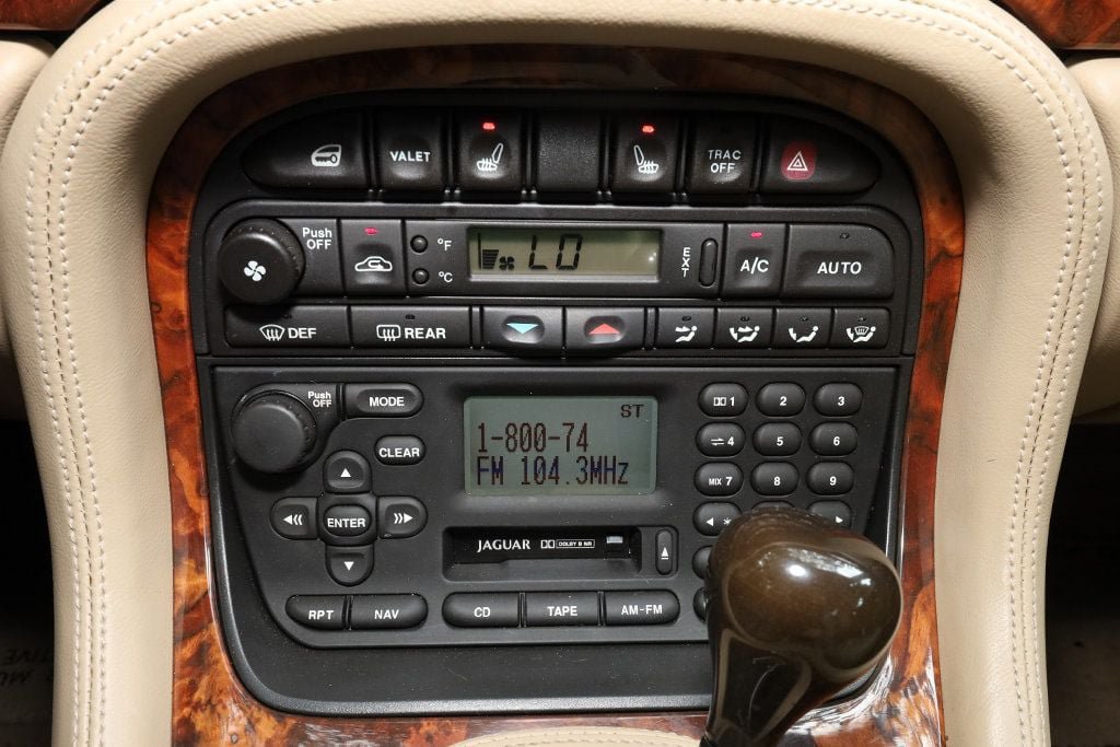 Used 2003 Jaguar XJ8 RWD image 39