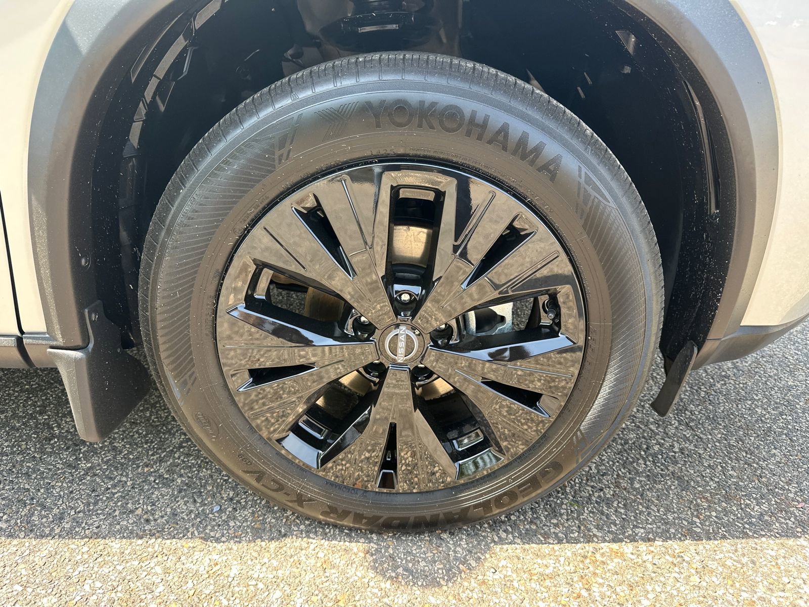 Used 2023 Nissan Rogue SV image 10