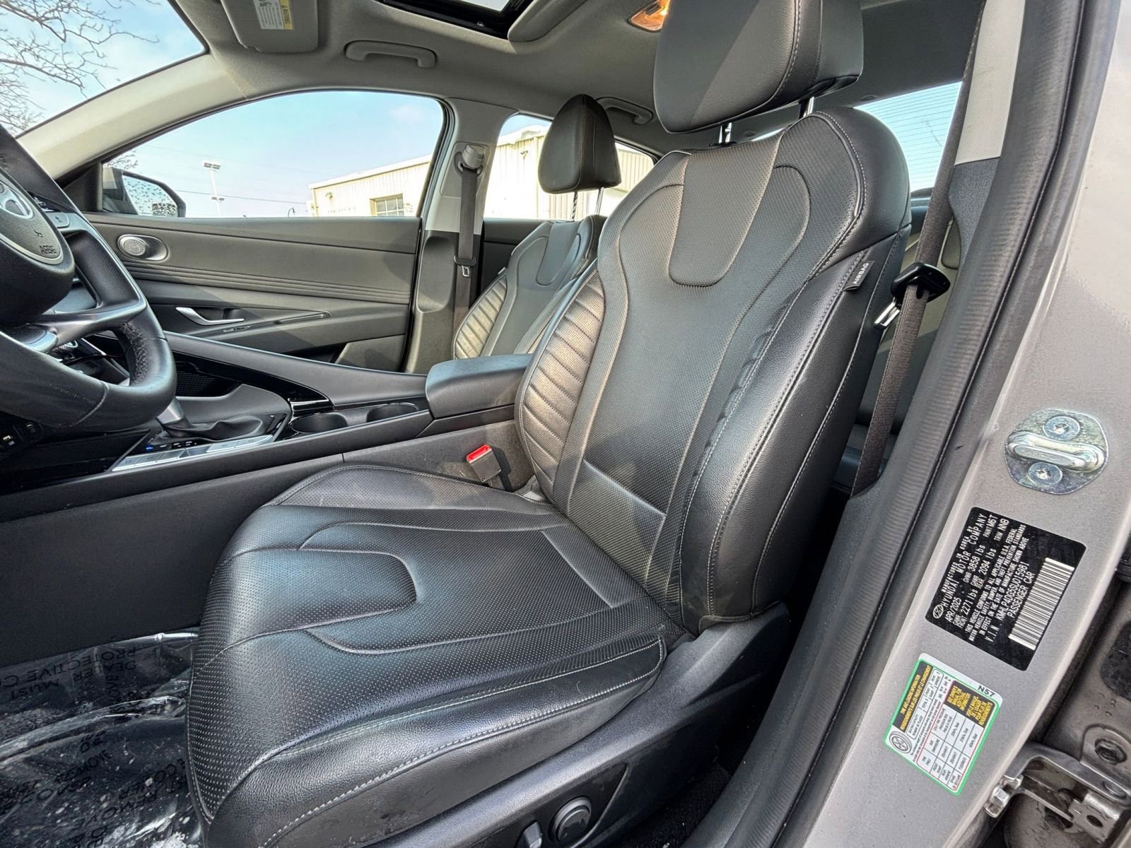 Used 2025 Hyundai Elantra Limited image 29