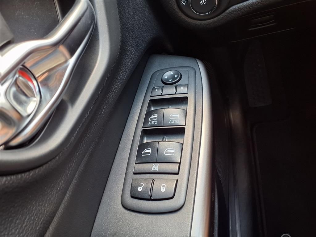 Used 2019 Jeep Cherokee Latitude Plus image 24