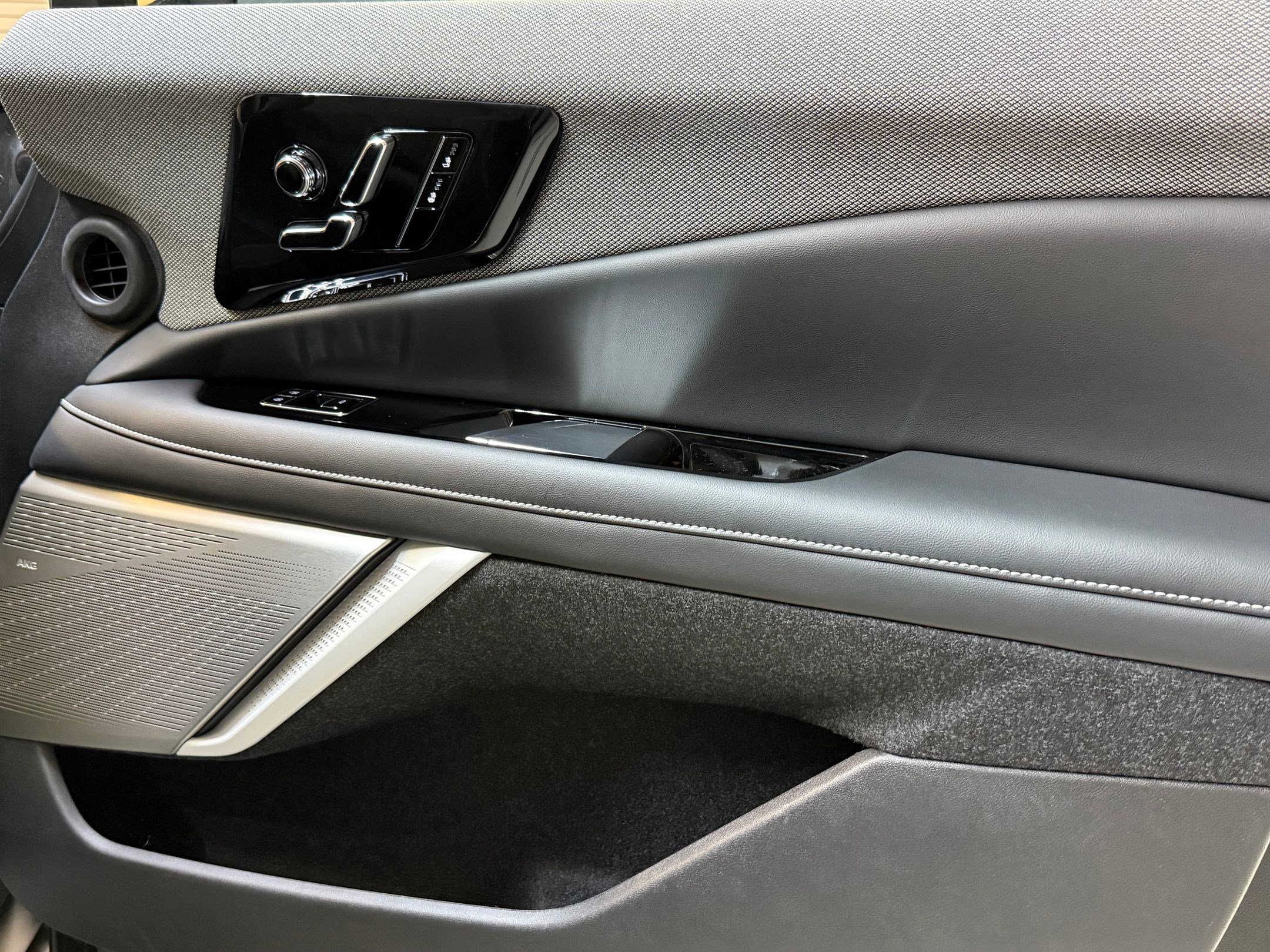 New 2026 Cadillac Optiq Sport 1 image 48