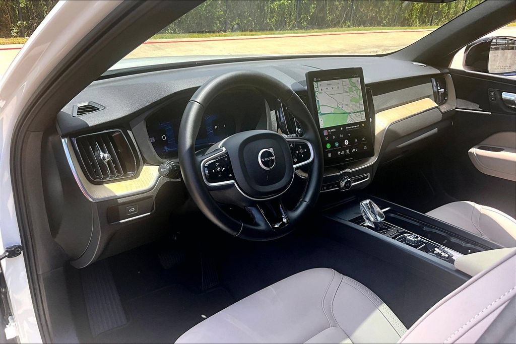 Used 2026 Volvo XC60 B5 Plus AWD/4WD image 17