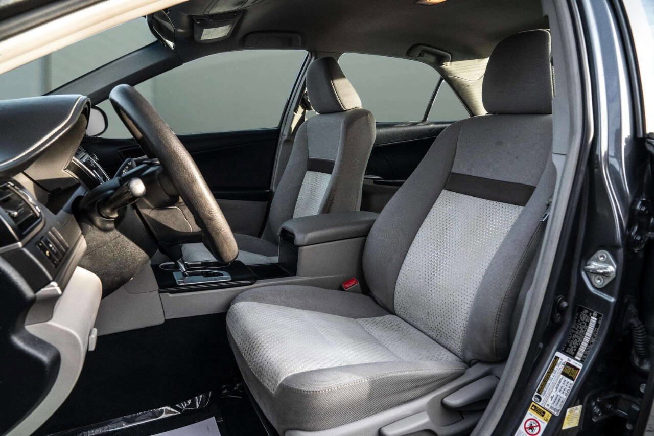 Used 2012 Toyota Camry L image 5