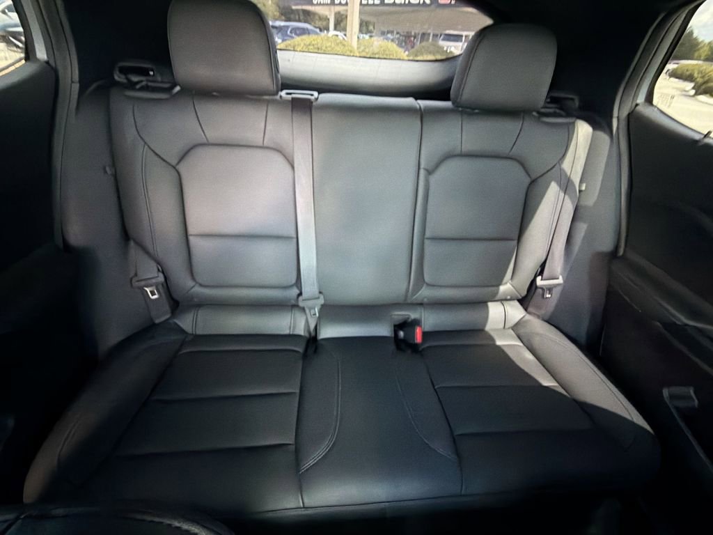 Used 2025 Buick Envista Sport Touring w/ Convenience II Package FWD image 14