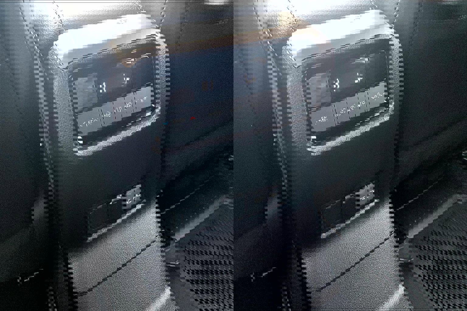 Used 2025 Toyota Land Cruiser image 33