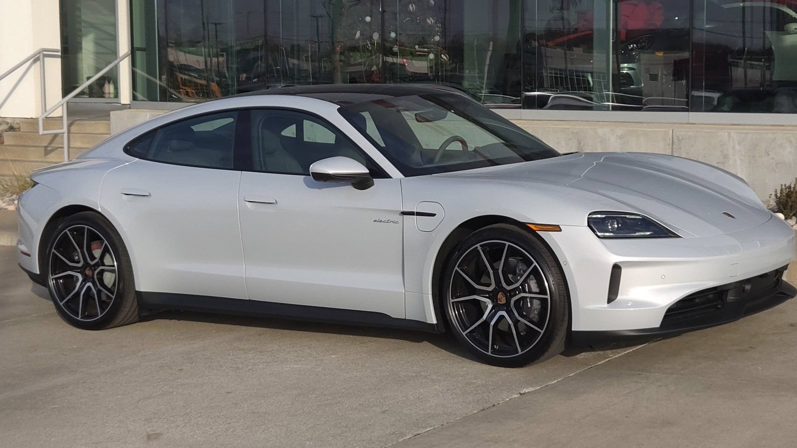 Used 2025 Porsche Taycan RWD image 9