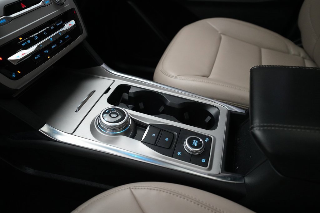 Used 2023 Ford Explorer XLT w/ Equipment Group 202A image 17