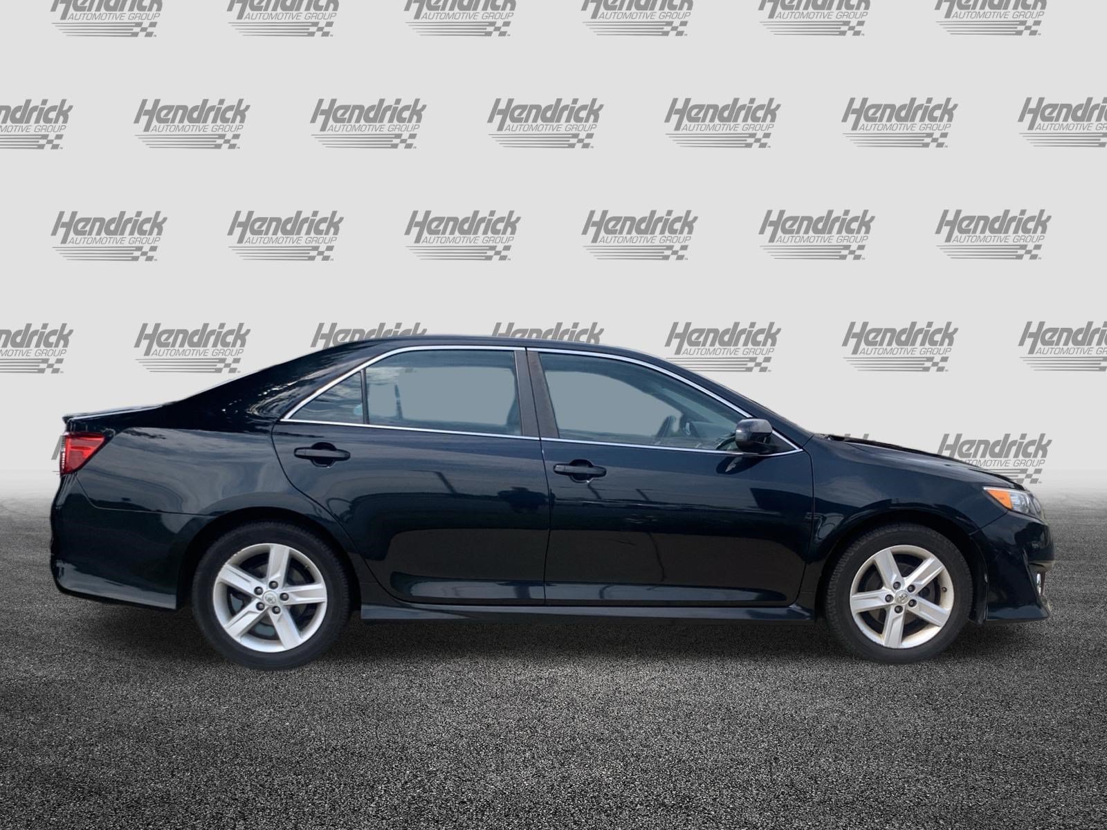 Used 2014 Toyota Camry SE w/ Moonroof Package FWD image 10