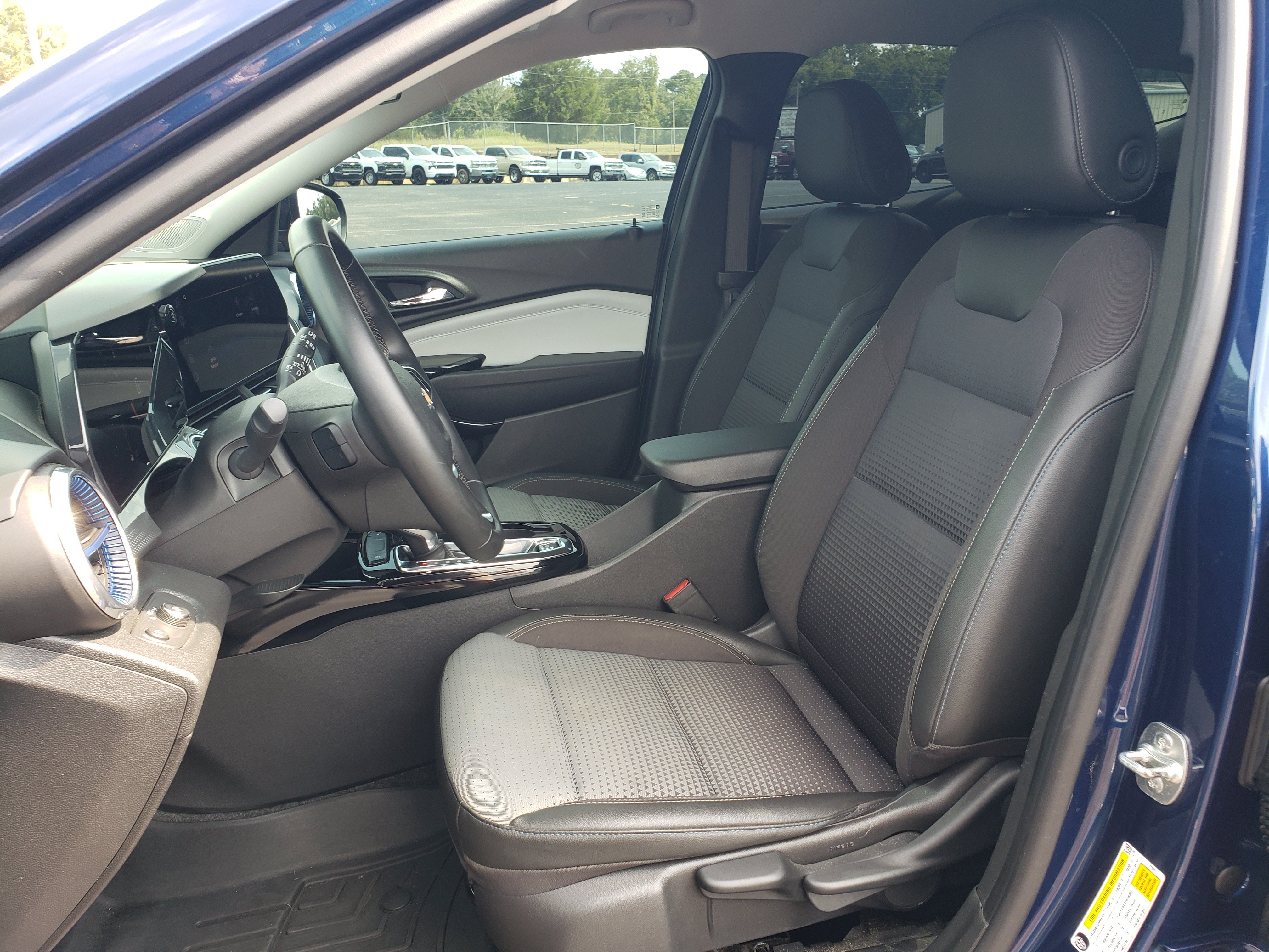 Used 2024 Chevrolet Trax LT w/ Driver Confidence Package FWD image 29
