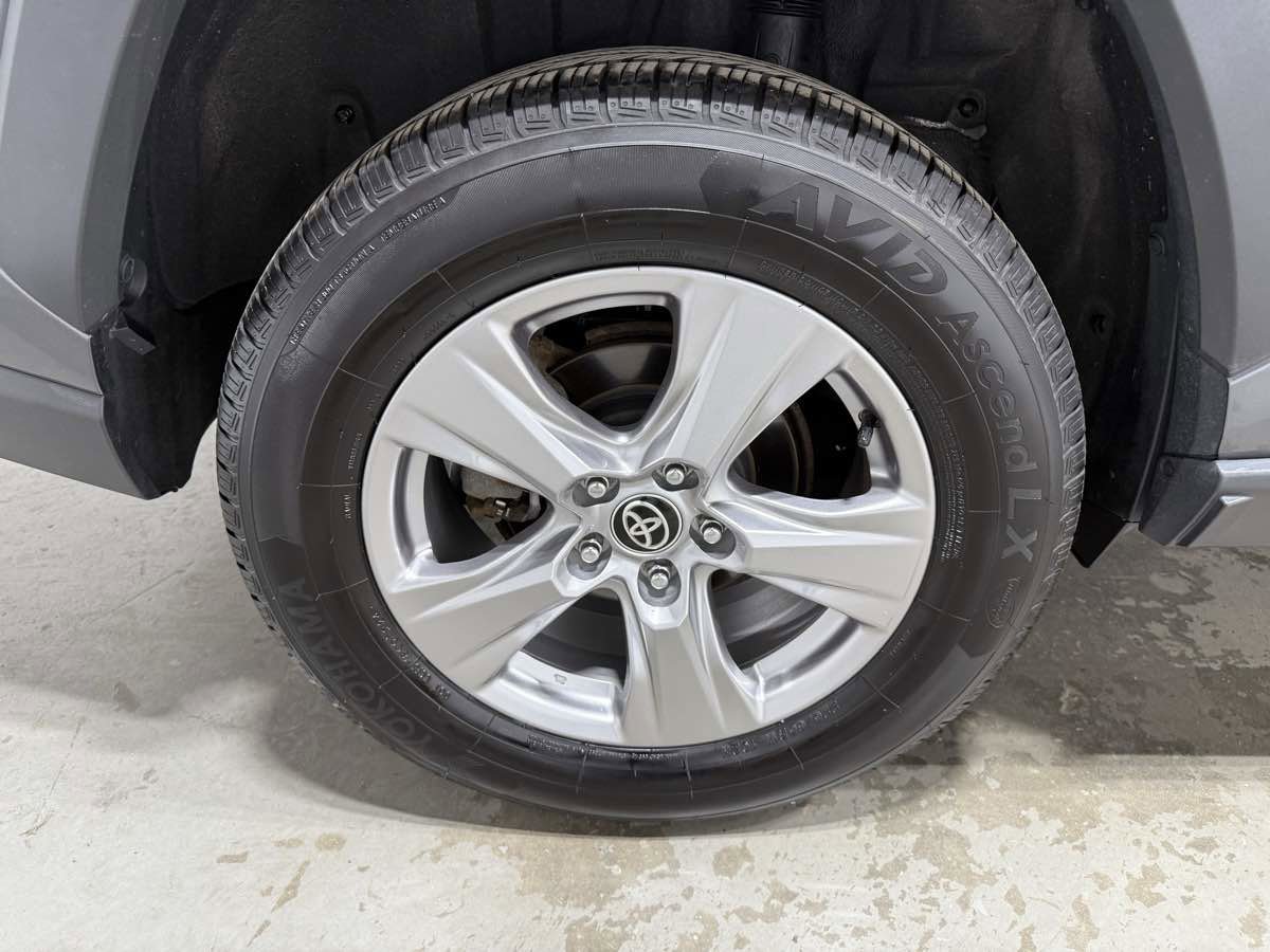 Used 2022 Toyota RAV4 XLE w/ Convenience Package AWD/4WD image 7