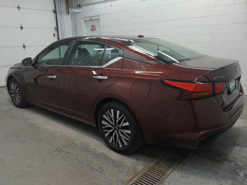 Used 2025 Nissan Altima 2.5 SV FWD image 3