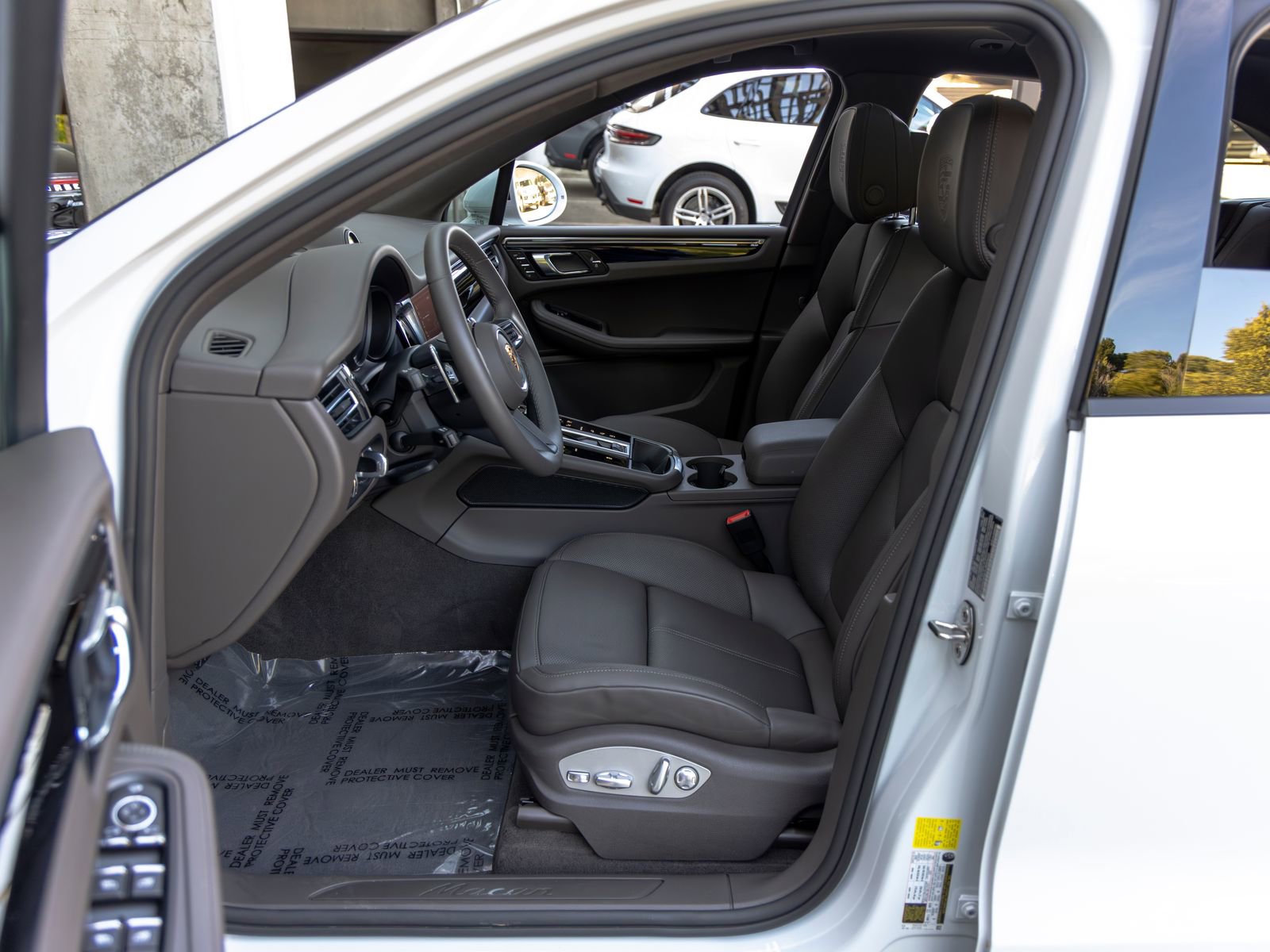 Certified 2026 Porsche Macan image 25