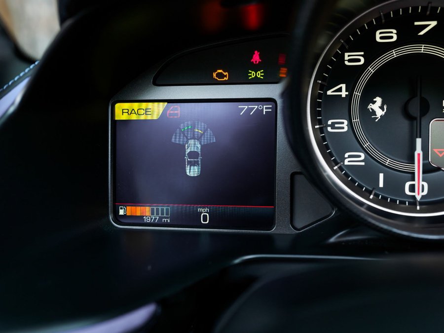 Used 2022 Ferrari 812 GTS RWD image 17