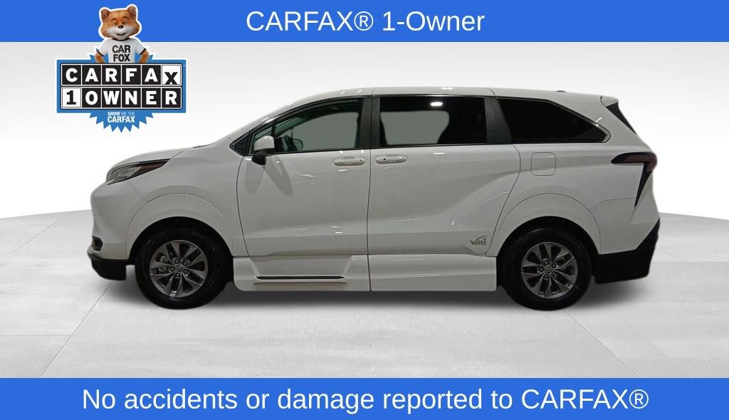 Used 2023 Toyota Sienna LE image 2