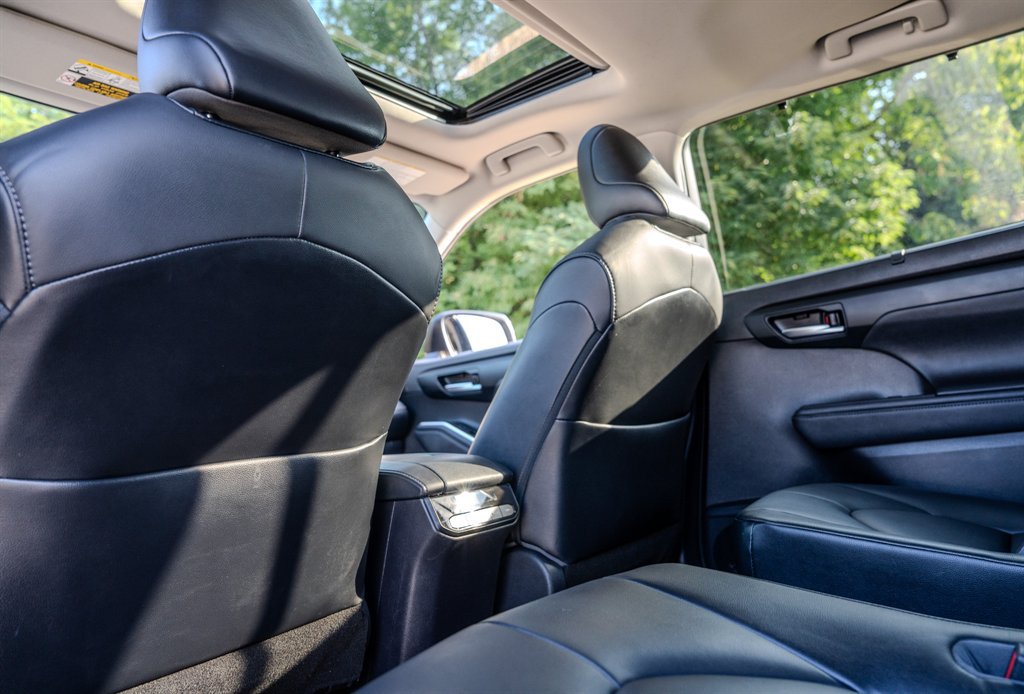 Used 2020 Toyota Highlander XLE FWD image 30