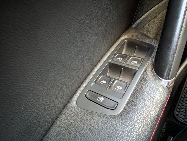 Used 2020 Volkswagen GTI SE image 34