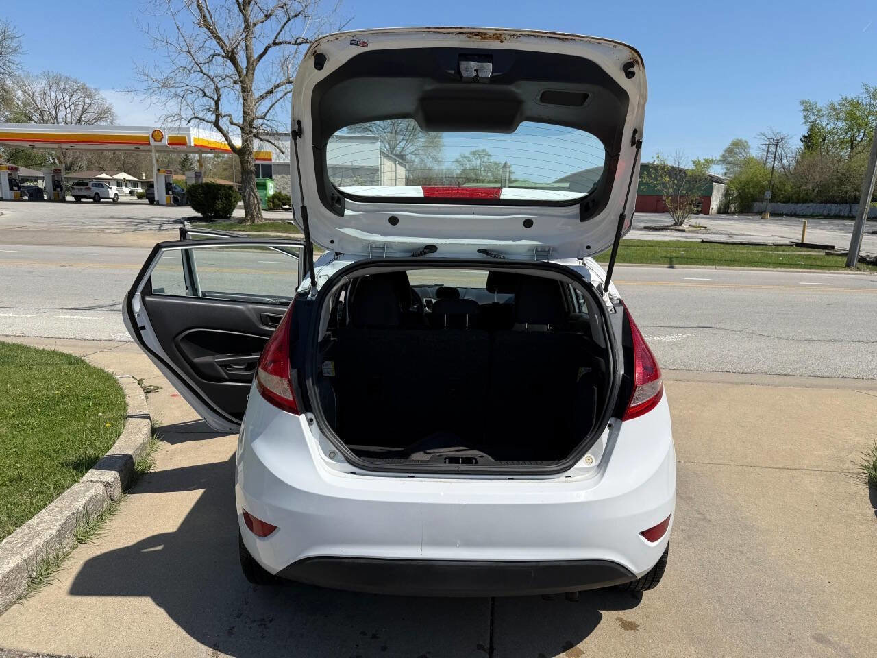 Used 2012 Ford Fiesta SE FWD image 12