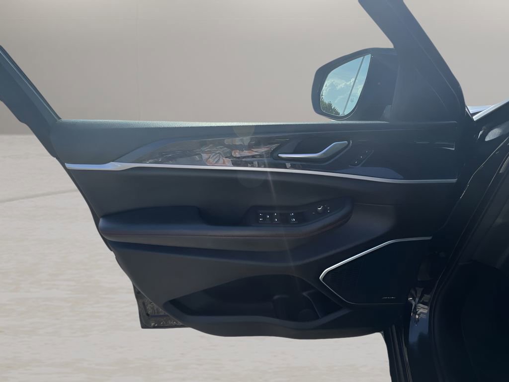 Used 2022 Jeep Grand Cherokee Trailhawk image 22