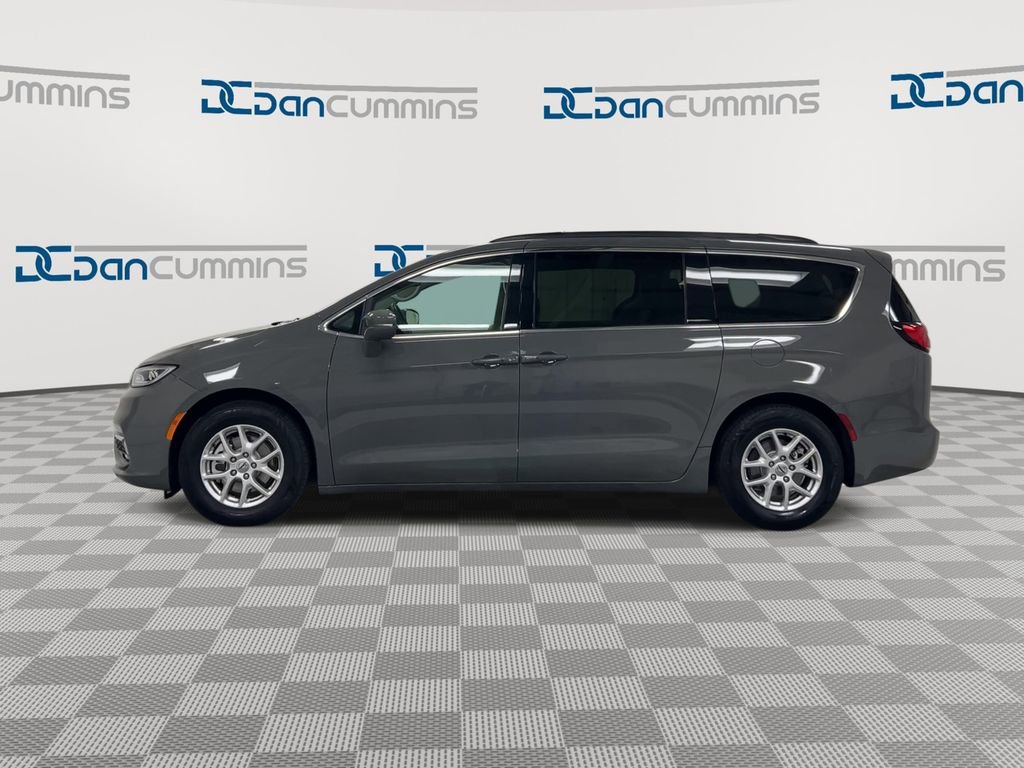 Used 2022 Chrysler Pacifica Touring-L image 5